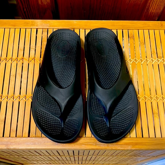 OOFOS Shoes Oofos Black Toe Post Recovery Sandals Wgreat Arch